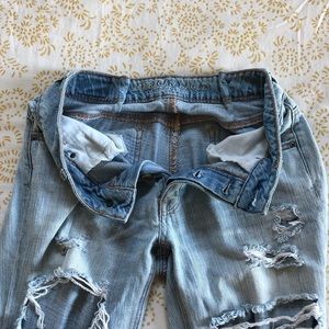 AEO ripped light wash jeans